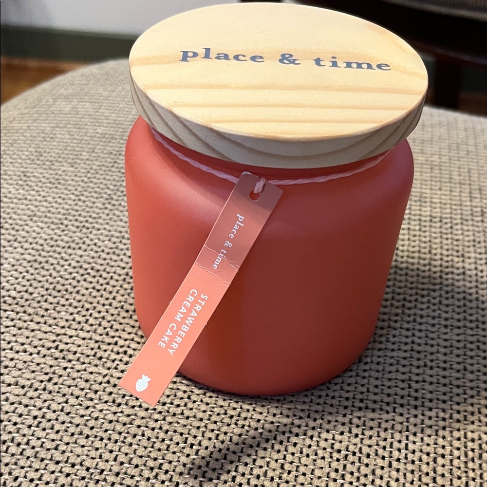 Place &Time Strawberry Cream Scented Candle